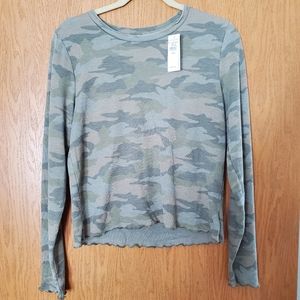 Camo cropped long sleeve